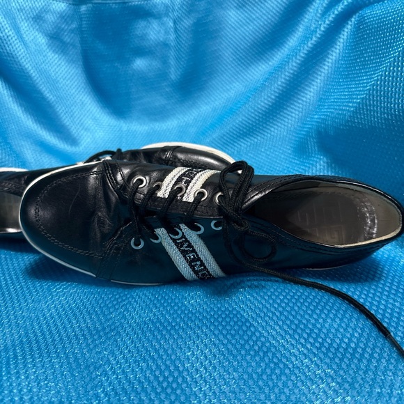 Givenchy women’s sneakers - vintage and in great condition - Picture 2 of 5